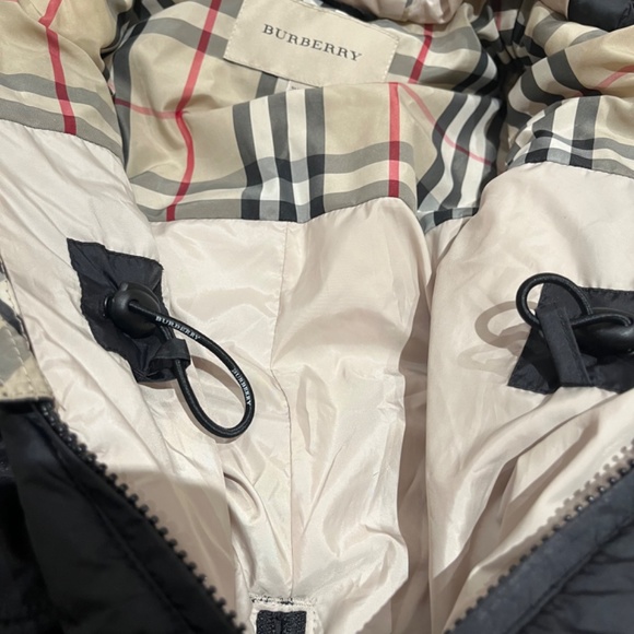 Burberry snowsuit 3 months (fits 0-6months) - Picture 5 of 8